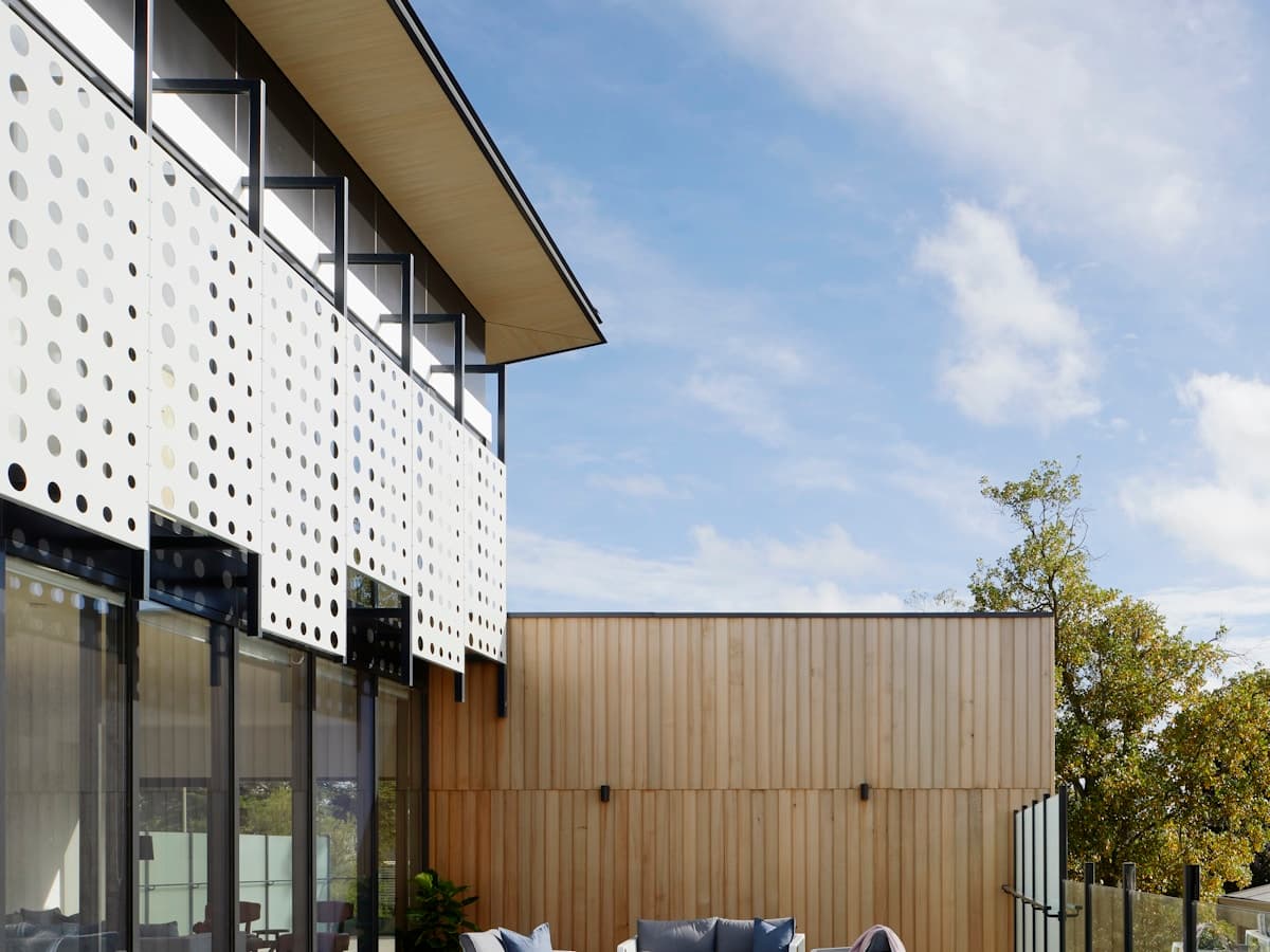 Unit section showing vertical circulation